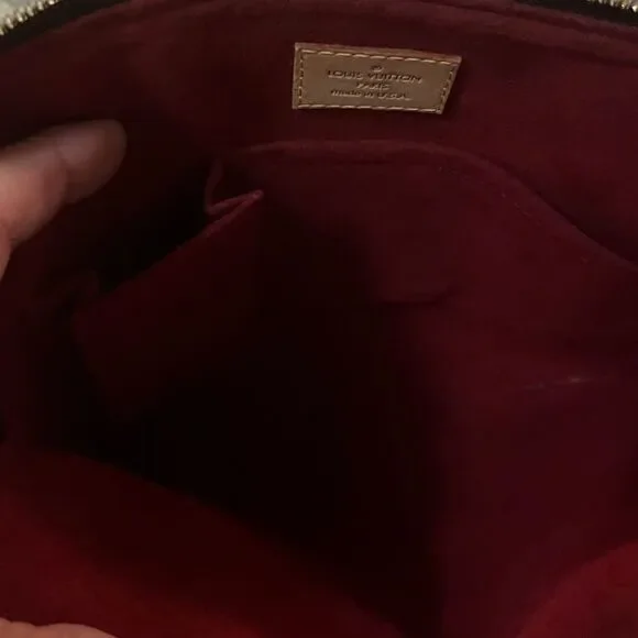 Louis Vuitton - Picture 8 of 12